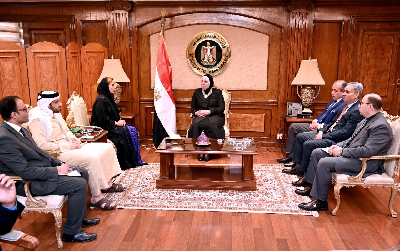 وزيرة الصناعة وزيرة الصناعة
