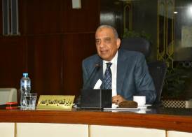 محمود عصمت وزير قطاع الأعمال العام 
