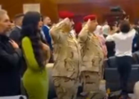مشاركة ضابطان بالزي العسكري في مهرجان