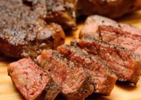 اللحوم المدخنة والمصنعة