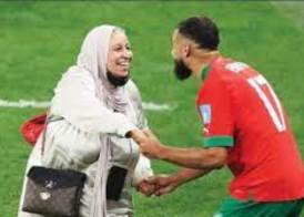 والدة اللاعب المغربي 