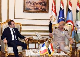وزير الدفاع والإنتاج الحربي يلتقي وزير الدفاع الفرنسي