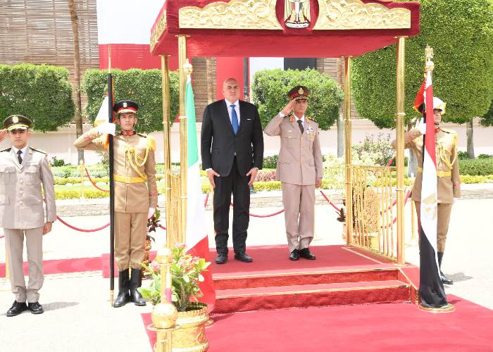 وزيرا دفاع مصر وإيطاليا