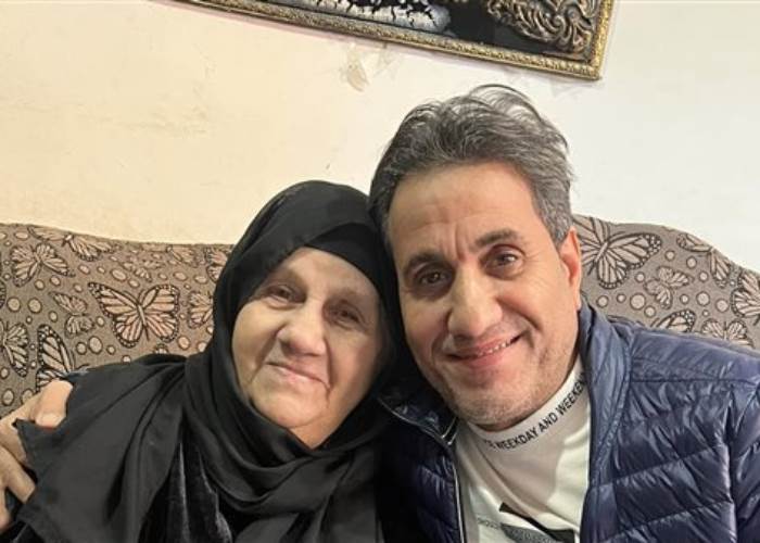 الفنان أحمد شيبة ووالدته