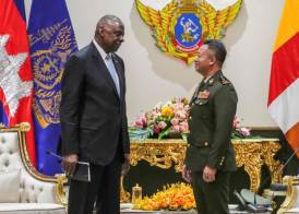  وزير الدفاع الأميركي يزور كمبوديا
