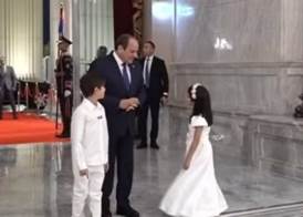 الرئيس السيسي والطفلة مليكة  الرئيس السيسي والطفلة مليكة