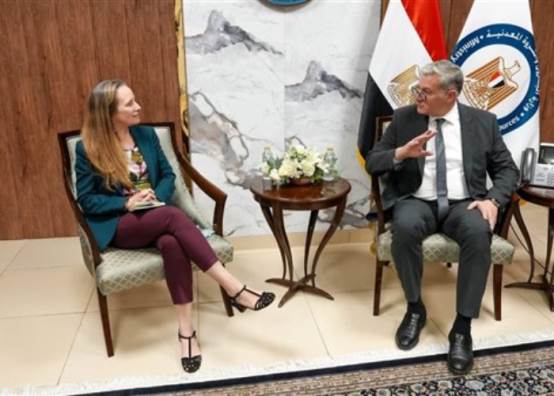 وزير البترول ومسؤولي البنك الدولي