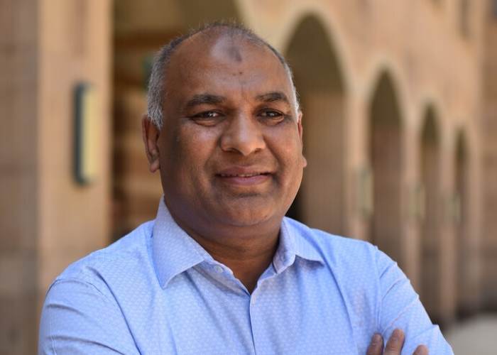  الدكتور شاه جهان بويان