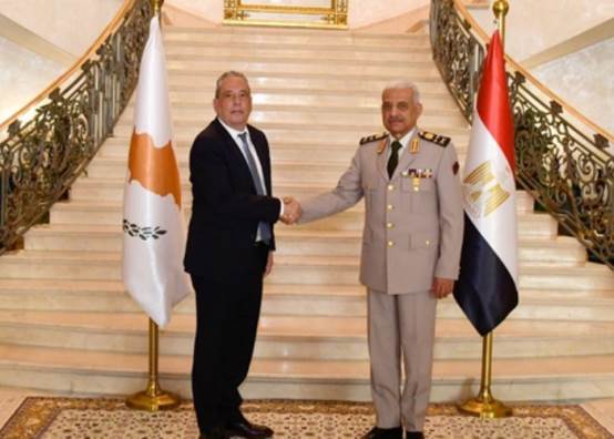 وزير الدفاع المصري والقبرصي