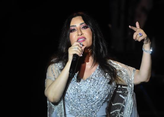 الفنانة لطيفة 