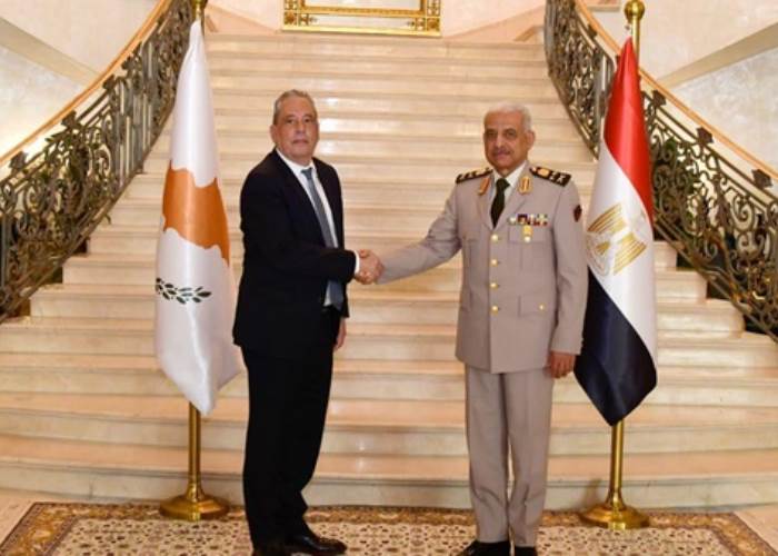 وزير الدفاع المصري والقبرصي وزير الدفاع المصري والقبرصي