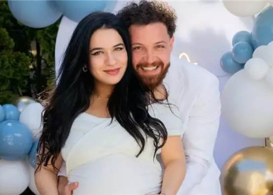 محمود حجازي وزوجته 