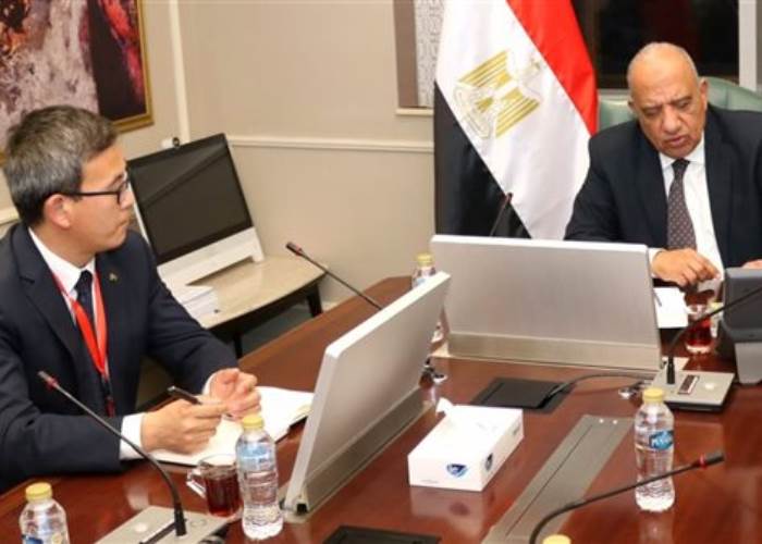 وزير الكهرباء محمود عصمت 