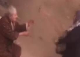 المتهمة ووالدتها 