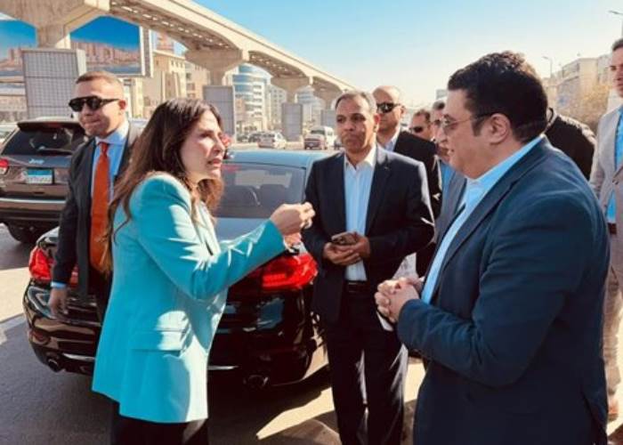 وزيرة الإسكان 