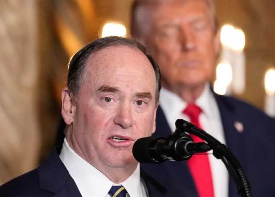 وزير البحرية الأمريكية 