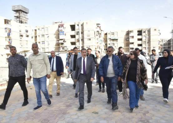 محافظ بورسعيد خلال الجولة 