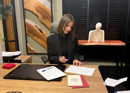 الفنانة إيمان العاصي 