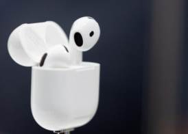الجيل الرابع من سماعات AirPods لشركة أبل