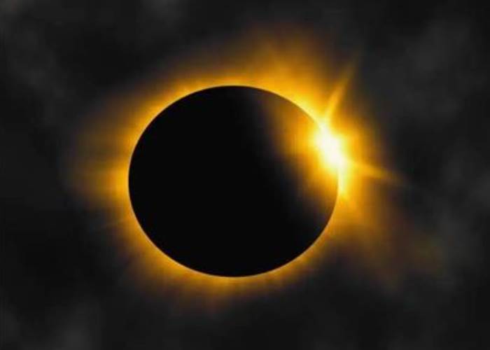 كسوف الشمس 
