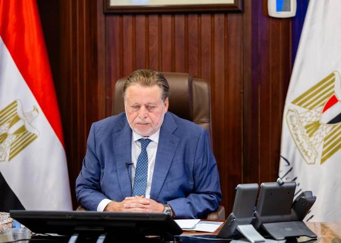 حسن عبد الله محافظ البنك المركزي  